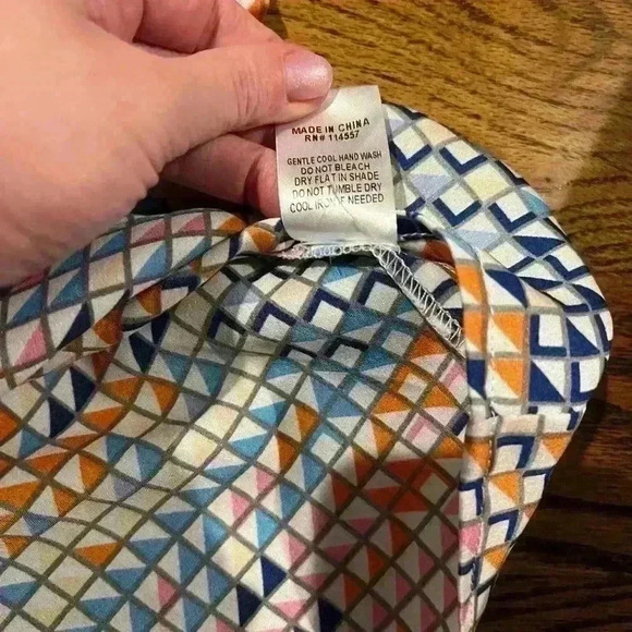 THML Geometric Print Tie Shoulder Blouse Size Large - Picture 5 of 6